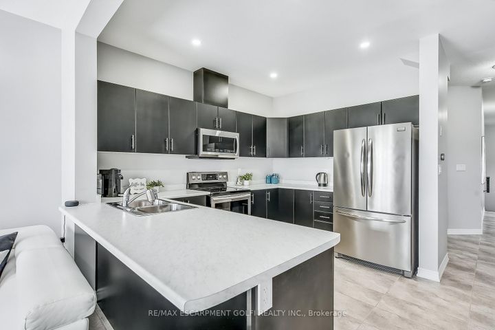 Photo 4 at 163 Lormont Boulevard, Stoney Creek, Hamilton