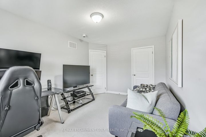 Photo 20 at 163 Lormont Boulevard, Stoney Creek, Hamilton