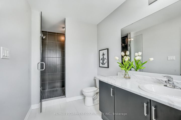 Photo 21 at 163 Lormont Boulevard, Stoney Creek, Hamilton