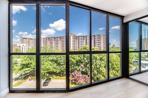 Photo 4 at 606 - 1240 Marlborough Court, CP College Park, Oakville