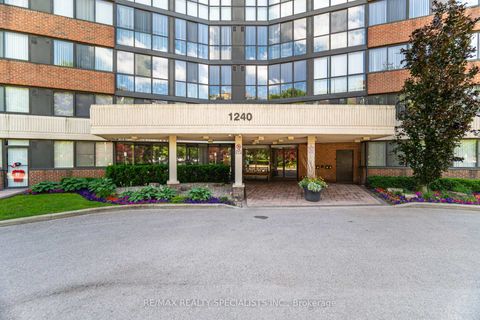 Photo 6 at 606 - 1240 Marlborough Court, CP College Park, Oakville