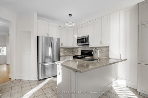 Photo 10 at 130 Old Colony Road, Oak Ridges Lake Wilcox, Richmond Hill
