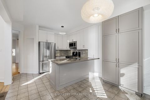 Photo 13 at 130 Old Colony Road, Oak Ridges Lake Wilcox, Richmond Hill