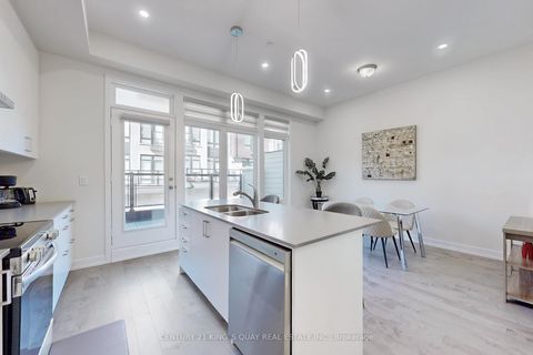 Photo 11 at 16 Credit Lane, Jefferson, Richmond Hill