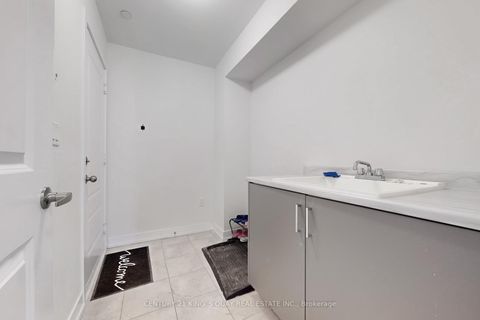 Photo 14 at 16 Credit Lane, Jefferson, Richmond Hill