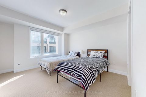 Photo 15 at 16 Credit Lane, Jefferson, Richmond Hill