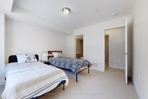 Photo 16 at 16 Credit Lane, Jefferson, Richmond Hill