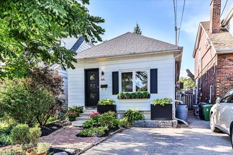 Photo 1 at 44 Crewe Avenue, Lumsden, Toronto