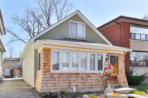 Photo 2 at 39 Twenty Fourth Street, Long Branch, Toronto