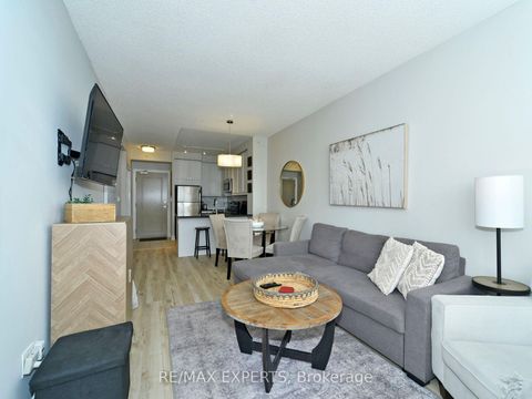 Photo 13 at 207 - 2396 Major Mackenzie Drive, Maple, Vaughan