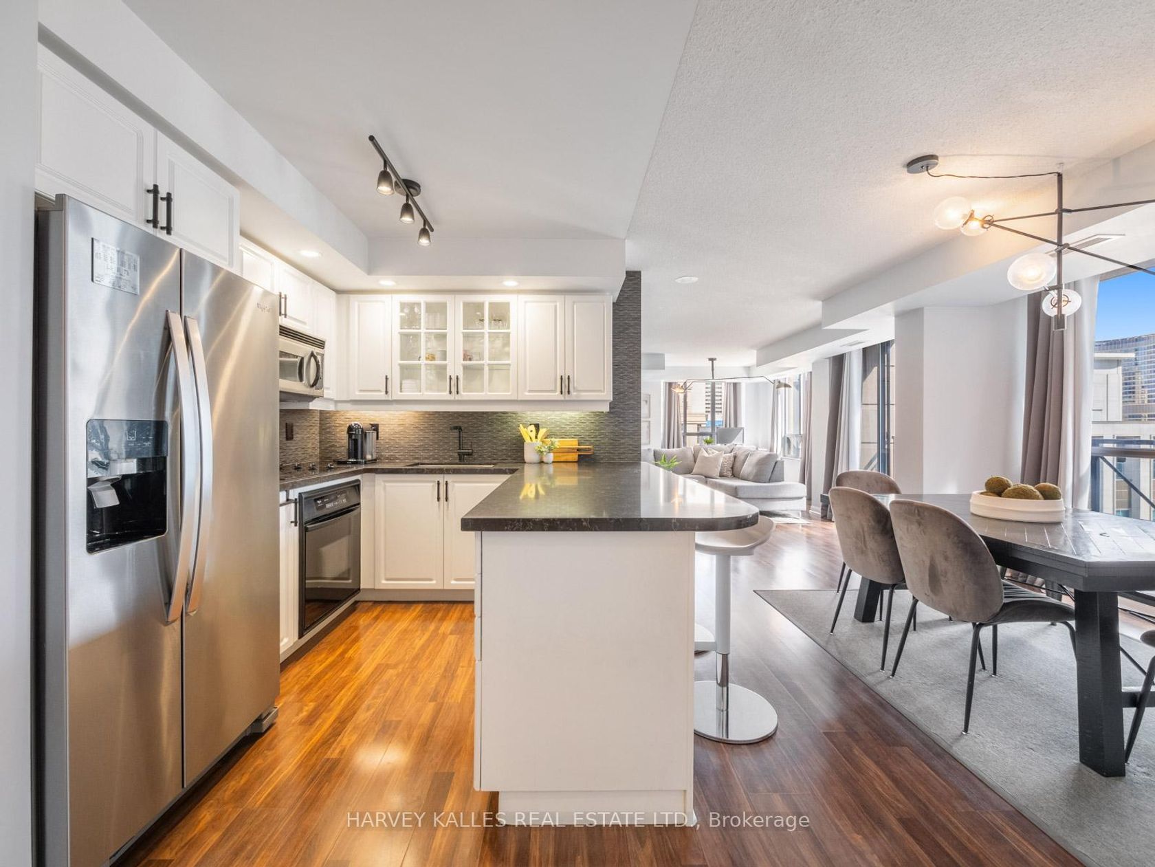 1309 - 140 Simcoe Street, Waterfront Communities C1, Toronto 