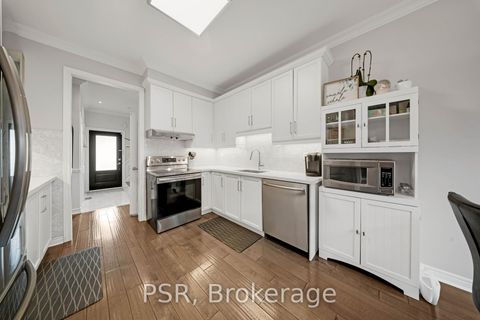 Photo 13 at 108 Villandry Crescent, Maple, Vaughan