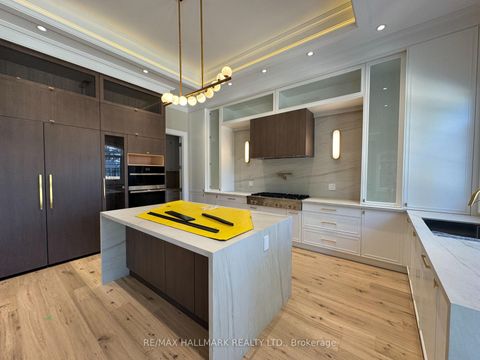 Photo 5 at 150 Olde Bayview Avenue, Oak Ridges Lake Wilcox, Richmond Hill