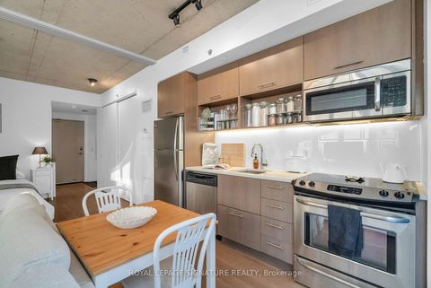 Photo 3 at 719 - 32 Trolley Crescent, Moss Park, Toronto