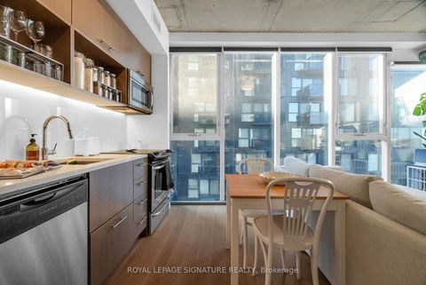 Photo 5 at 719 - 32 Trolley Crescent, Moss Park, Toronto