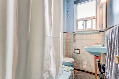 Photo 16 at 24 Augusta Avenue W, Chinatown, Toronto