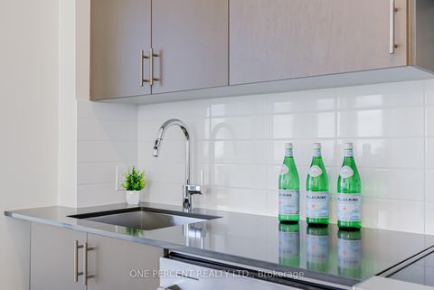 Photo 10 at 1910 - 8960 Jane Street, Vellore Village, Vaughan Photo 10 at 1910 - 8960 Jane Street, Vellore Village, Vaughan