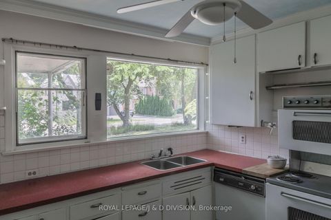 Photo 2 at 10 Campbell Crescent, York Mills, Toronto