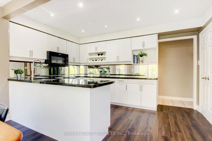 Photo 6 at 25 Brookbank Court, Heart Lake East, Brampton