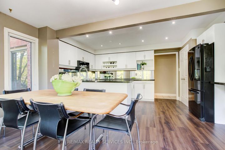 Photo 10 at 25 Brookbank Court, Heart Lake East, Brampton