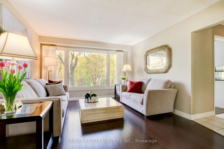 Photo 11 at 25 Brookbank Court, Heart Lake East, Brampton