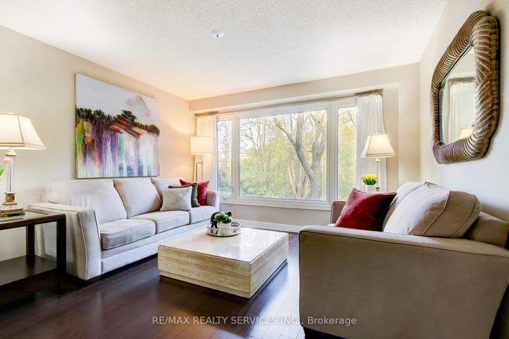 Photo 12 at 25 Brookbank Court, Heart Lake East, Brampton
