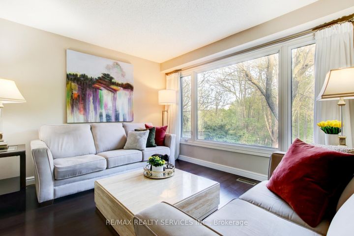 Photo 13 at 25 Brookbank Court, Heart Lake East, Brampton