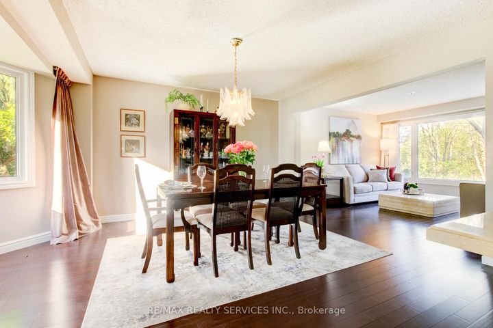 Photo 14 at 25 Brookbank Court, Heart Lake East, Brampton