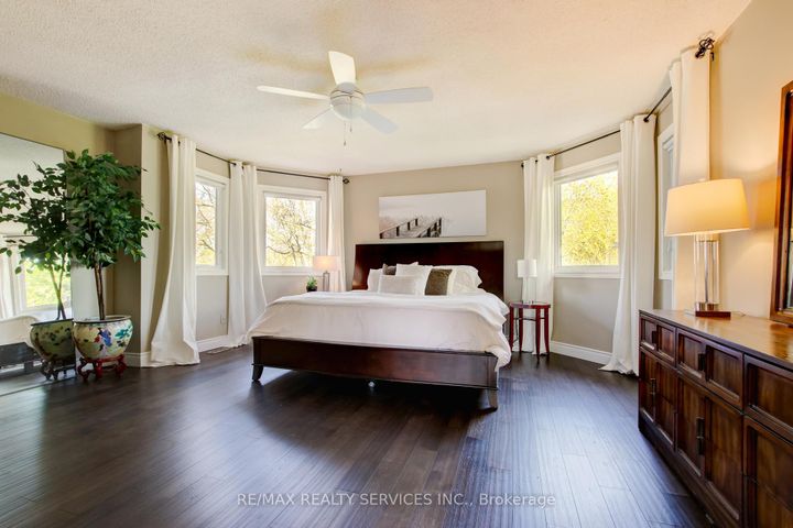 Photo 15 at 25 Brookbank Court, Heart Lake East, Brampton