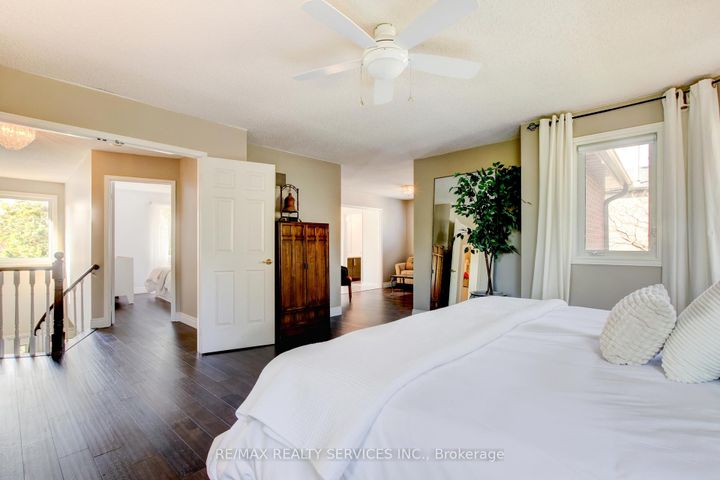 Photo 16 at 25 Brookbank Court, Heart Lake East, Brampton