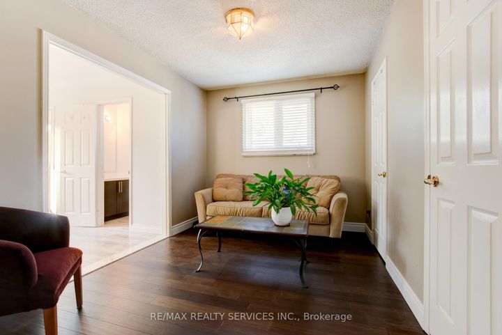 Photo 17 at 25 Brookbank Court, Heart Lake East, Brampton