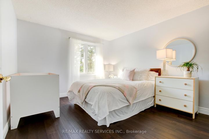Photo 21 at 25 Brookbank Court, Heart Lake East, Brampton