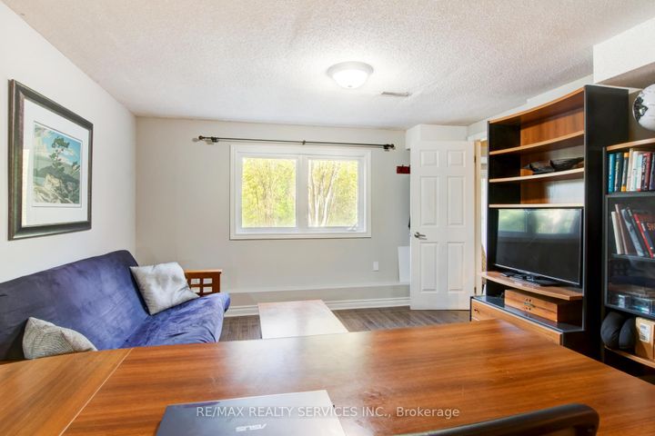 Photo 29 at 25 Brookbank Court, Heart Lake East, Brampton