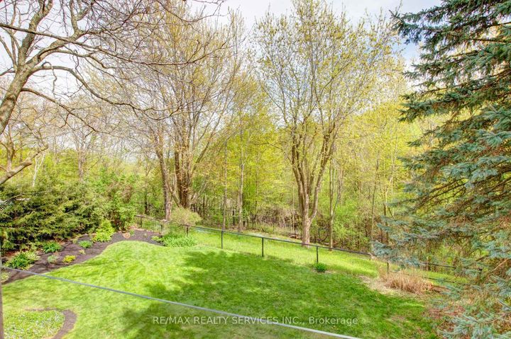 Photo 32 at 25 Brookbank Court, Heart Lake East, Brampton