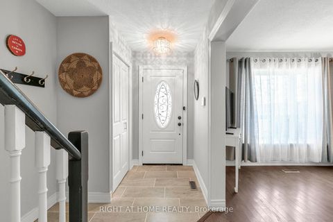Photo 3 at 25 Castle Rock Drive, North Richvale, Richmond Hill