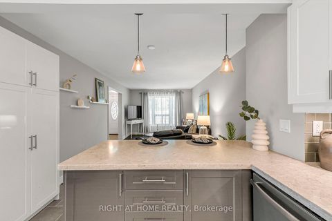 Photo 13 at 25 Castle Rock Drive, North Richvale, Richmond Hill