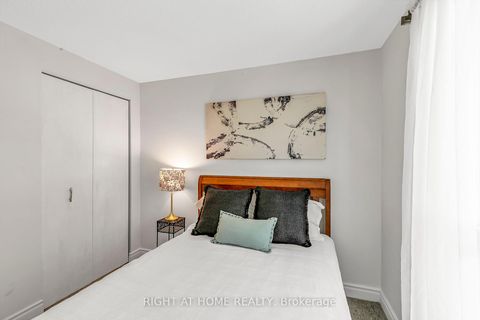 Photo 24 at 25 Castle Rock Drive, North Richvale, Richmond Hill