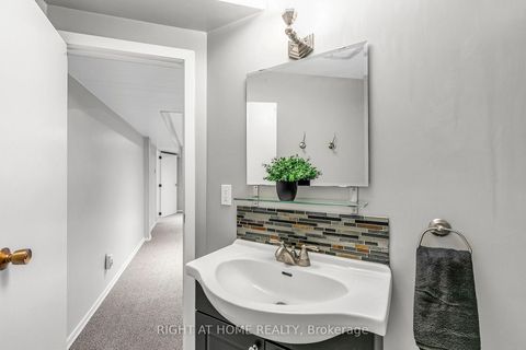 Photo 30 at 25 Castle Rock Drive, North Richvale, Richmond Hill