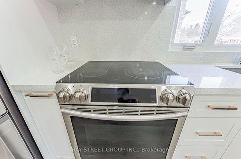 Photo 10 at 51 Rockport Crescent, Crosby, Richmond Hill