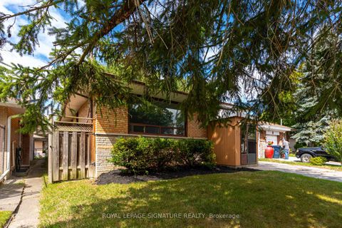 Photo 1 at 4 Stillbrook Court, West Hill, Toronto