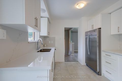 Photo 12 at 4 Stillbrook Court, West Hill, Toronto