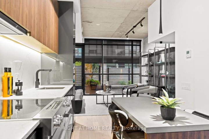 Photo 4 at 25 - 12 Dervock Crescent, Bayview Village, Toronto