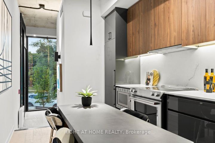 Photo 7 at 25 - 12 Dervock Crescent, Bayview Village, Toronto