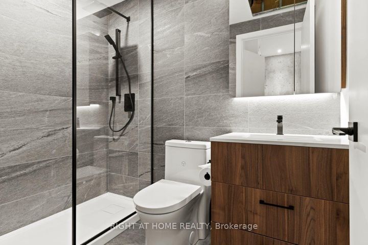 Photo 17 at 25 - 12 Dervock Crescent, Bayview Village, Toronto