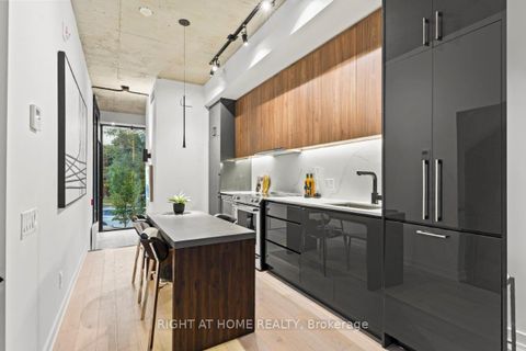 Photo 5 at 25 - 12 Dervock Crescent, Bayview Village, Toronto