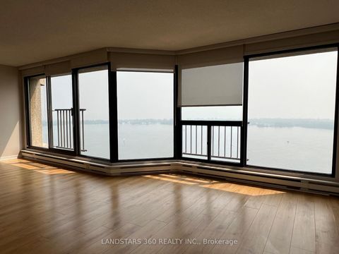 Photo 4 at 3311 - 55 Harbour Square, Waterfront Communities C1, Toronto