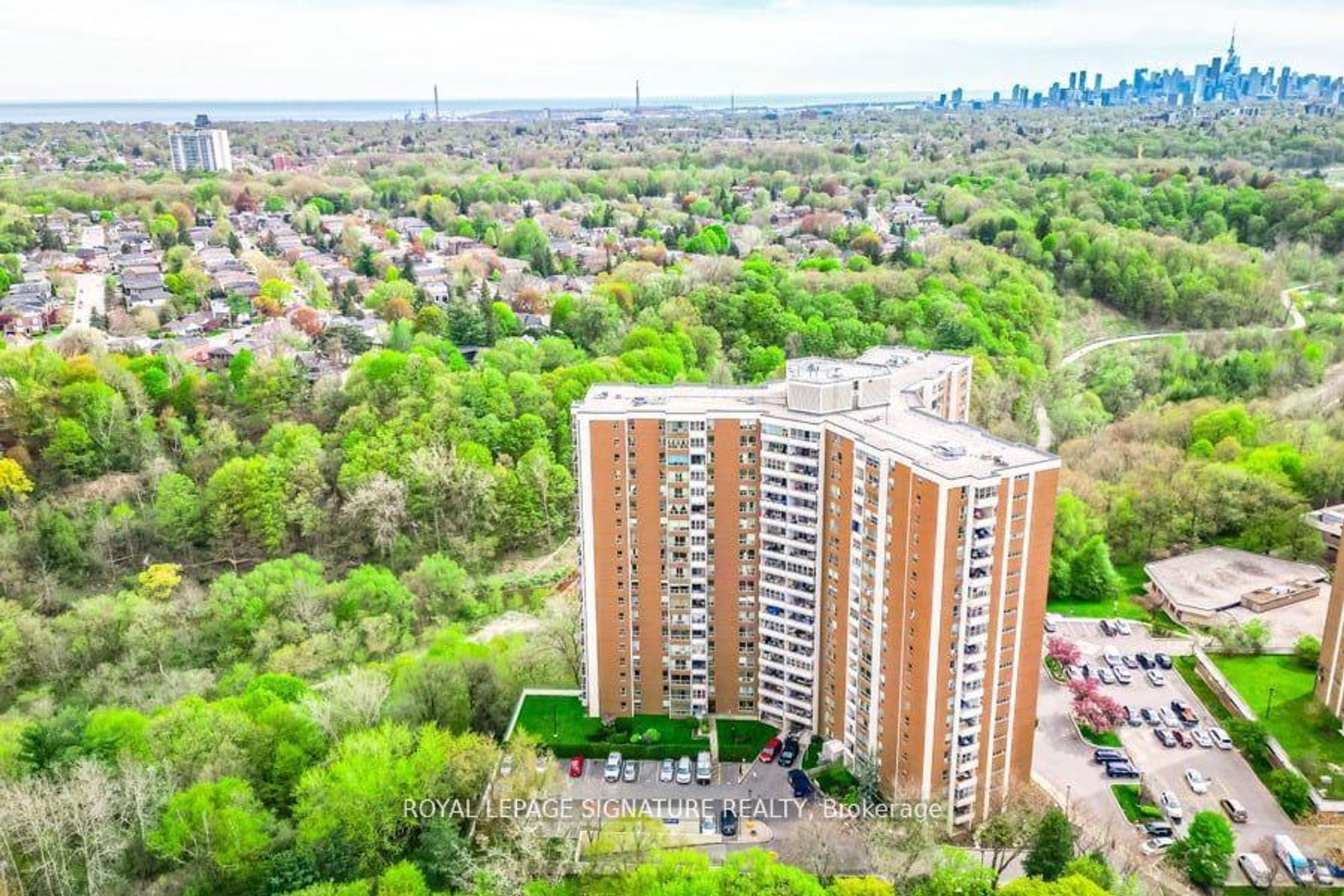 1914 - 60 Pavane Linkway, Flemingdon Park, Toronto 