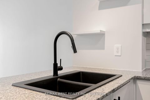 Photo 10 at 606 - 2900 Highway 7 Road, Concord, Vaughan