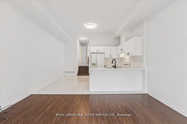 Photo 6 at 3302 Pinto Place, Cooksville, Mississauga