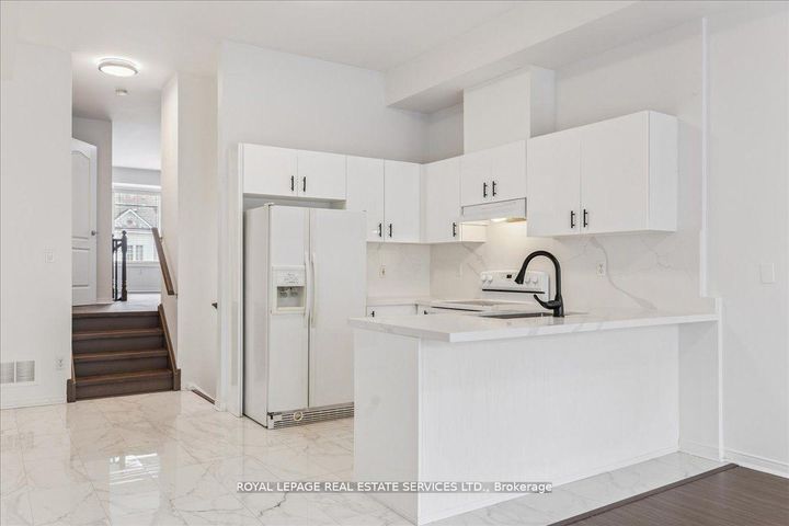 Photo 7 at 3302 Pinto Place, Cooksville, Mississauga